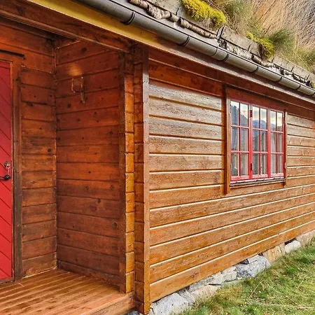 2 Bedroom Cozy In Eikesdal بيت للعطل *