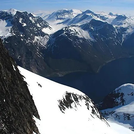 2 Bedroom Cozy In Eikesdal Overas