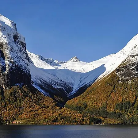 2 Bedroom Cozy In Eikesdal *